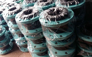 如何保護(hù)室外環(huán)境中的耐油<a href=http://www.xinligd.com target=_blank class=infotextkey>橡膠接頭</a>產(chǎn)品-.jpg